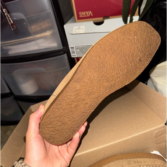 Selling these Clarks shoe. I've not work them a handfull of times - Picture 4 of 4